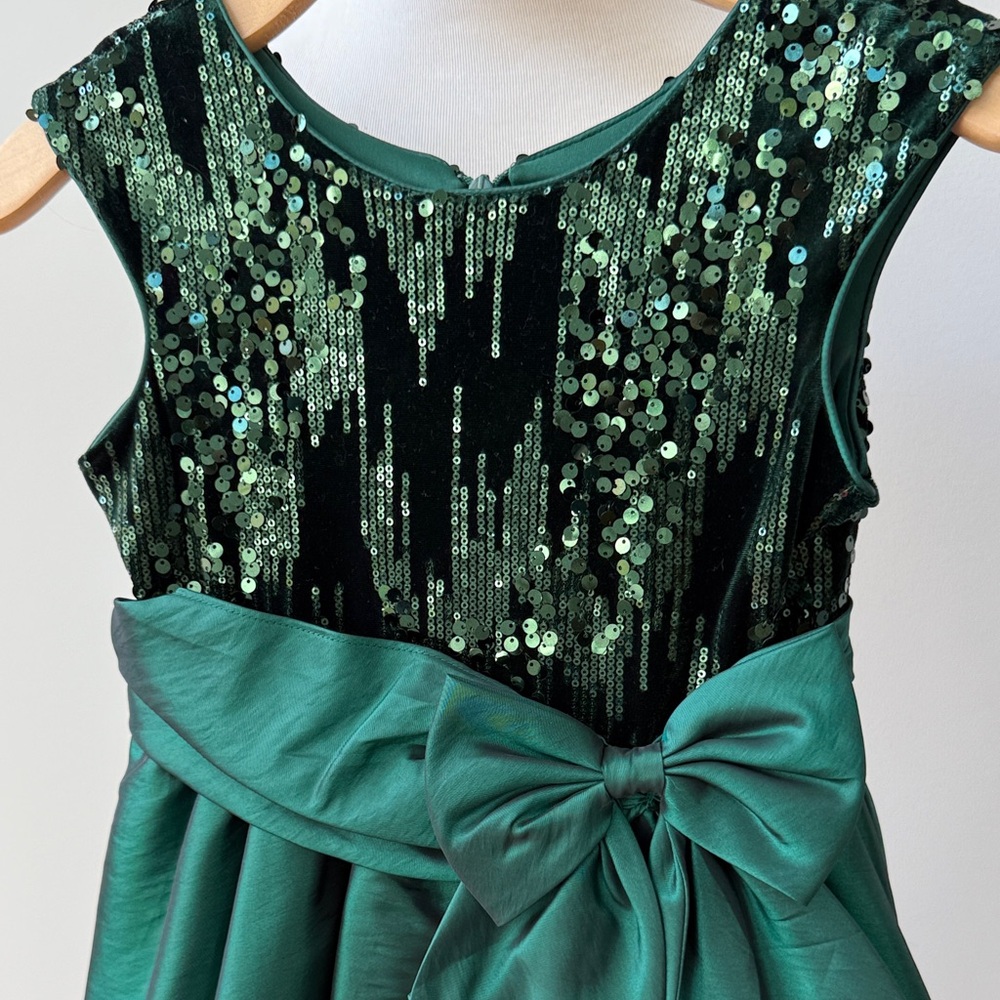 👗😍Holiday/Party Green Sequin Dress with Bow